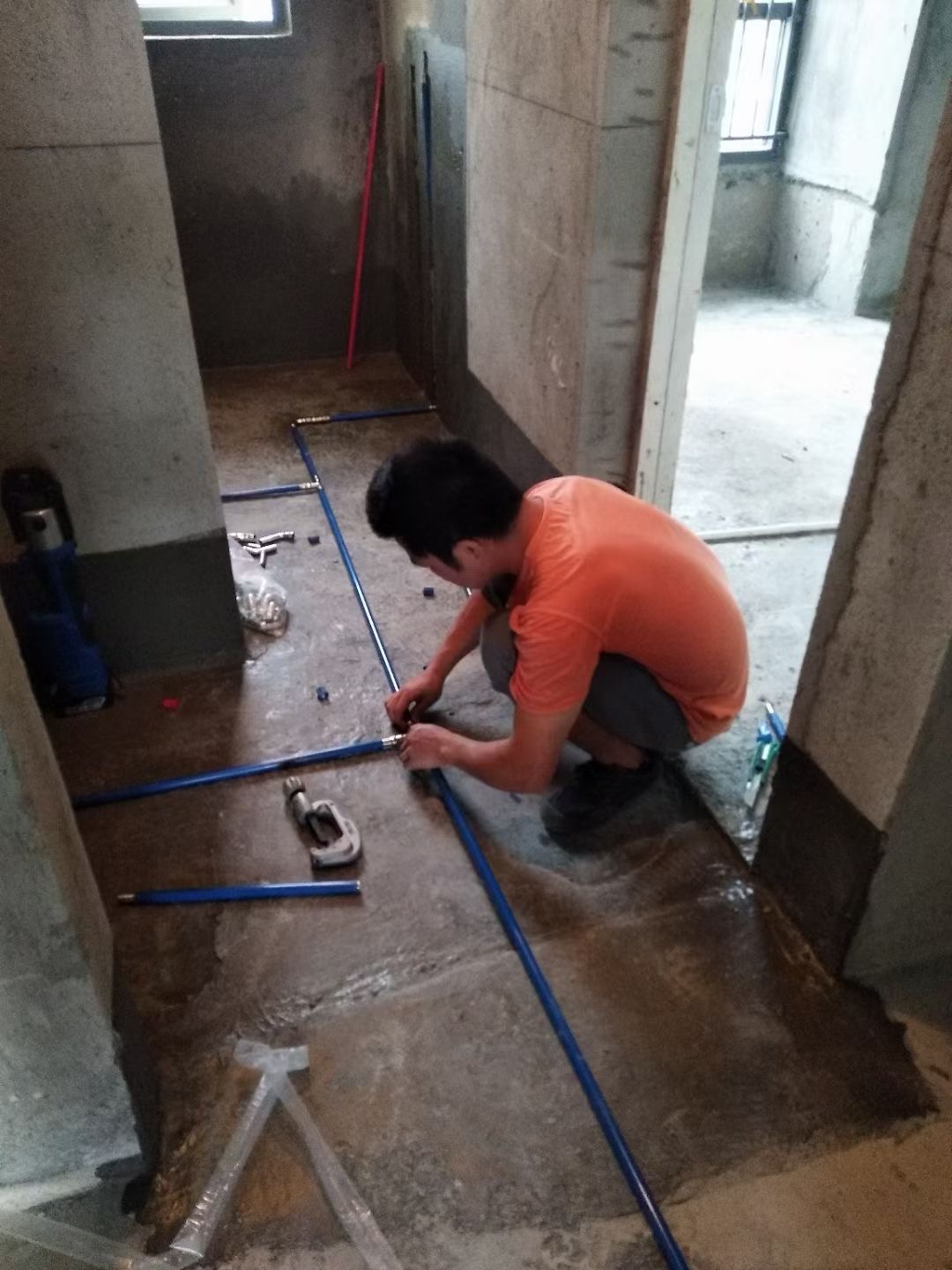 华体会官方站网页版登录入口-华体会(中国)
牌覆塑不锈钢饮用水管安装现场.jpg