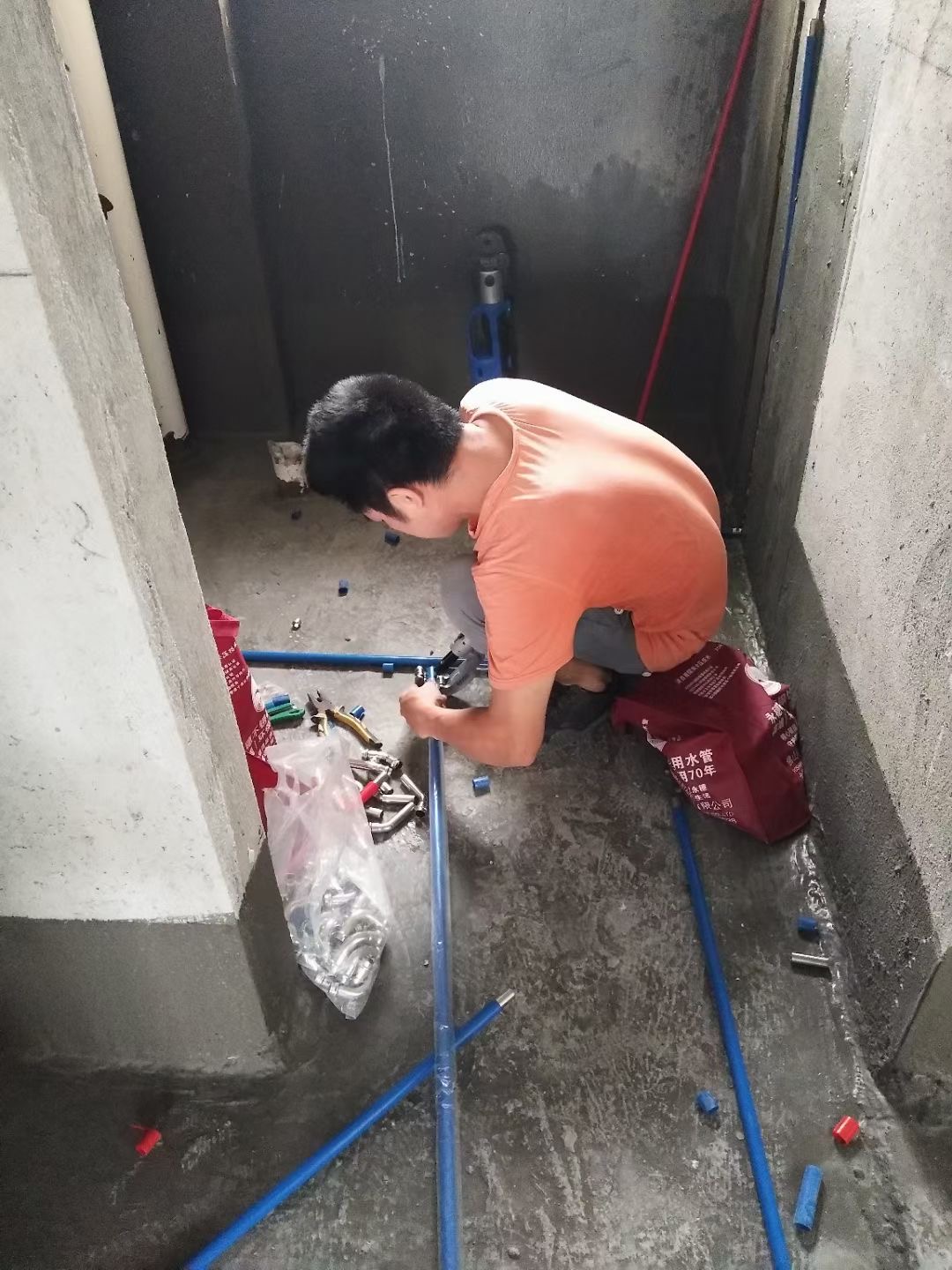 华体会官方站网页版登录入口-华体会(中国)
牌覆塑不锈钢自来水管安装现场.jpg